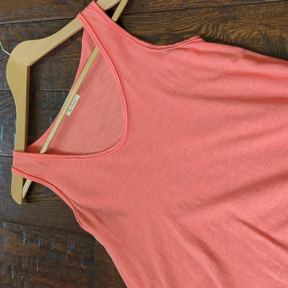 ANTHRO I Sleeveless Coral V-Neck Hi-Low Swing Tank by t.la, XS